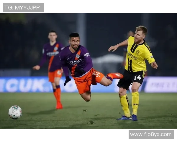 伯顿队与北安普顿队激战正酣谁能在这场较量中笑到最后